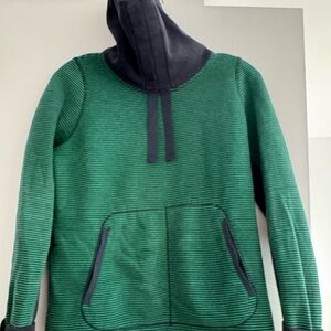 Lululemon turtleneck - size 6